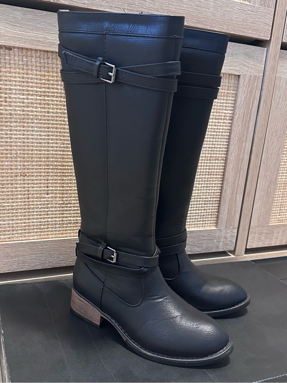 Girls Kenneth Cole boots size 1